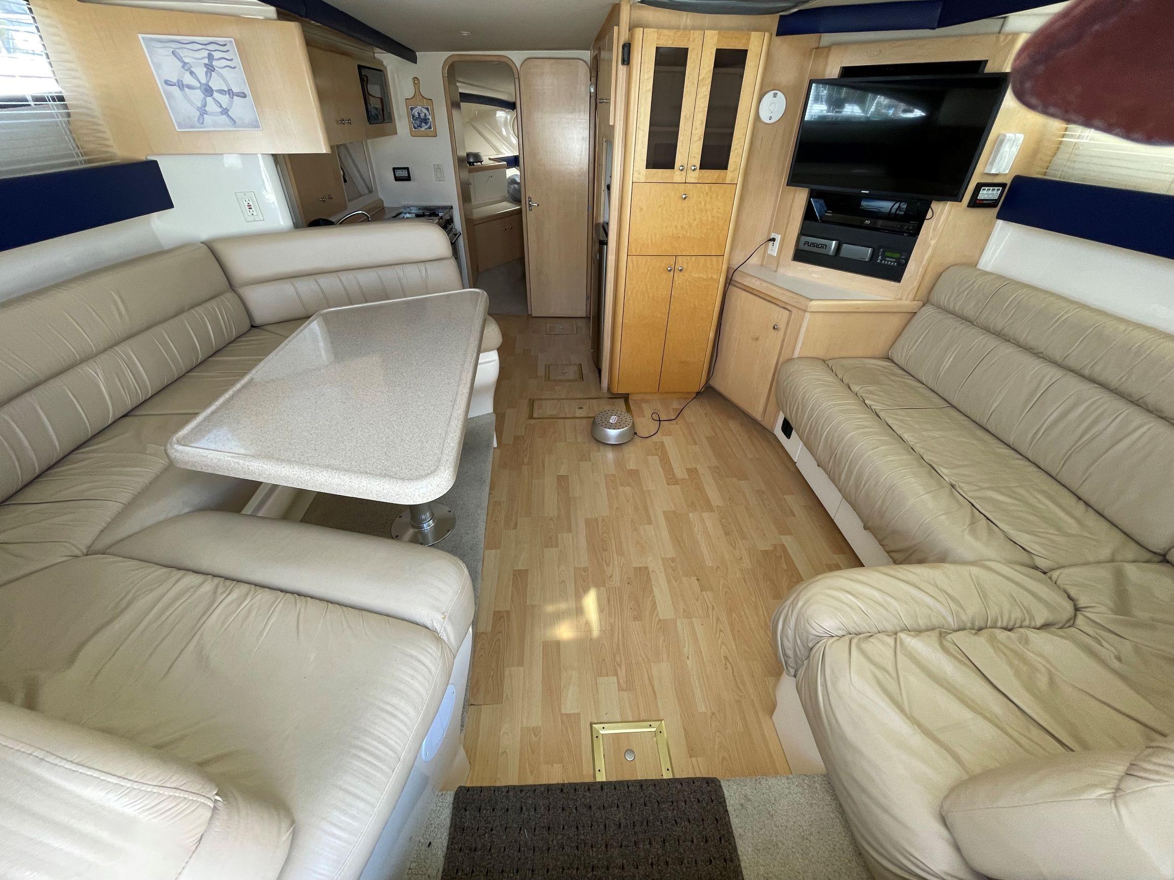 1997 Carver 350 Mariner Flybridge for sale YachtWorld