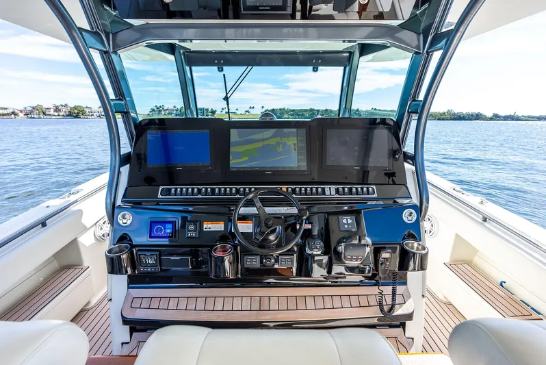Verdandi Yacht Photos Pics Helm of 2018 HCB 53 Sue&ntilde;os boat with advanced navigation systems.