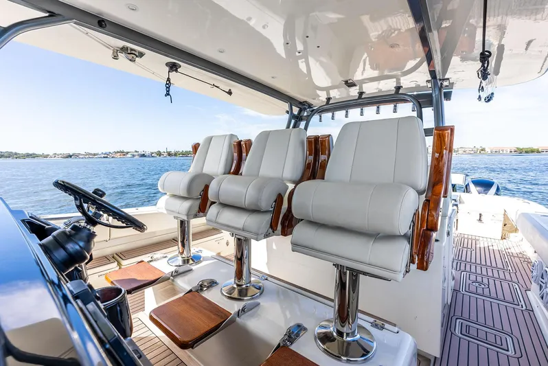 Verdandi Yacht Photos Pics Luxury seating on 2018 HCB 53 Sue&ntilde;os boat, featuring plush captain chairs and sleek design.