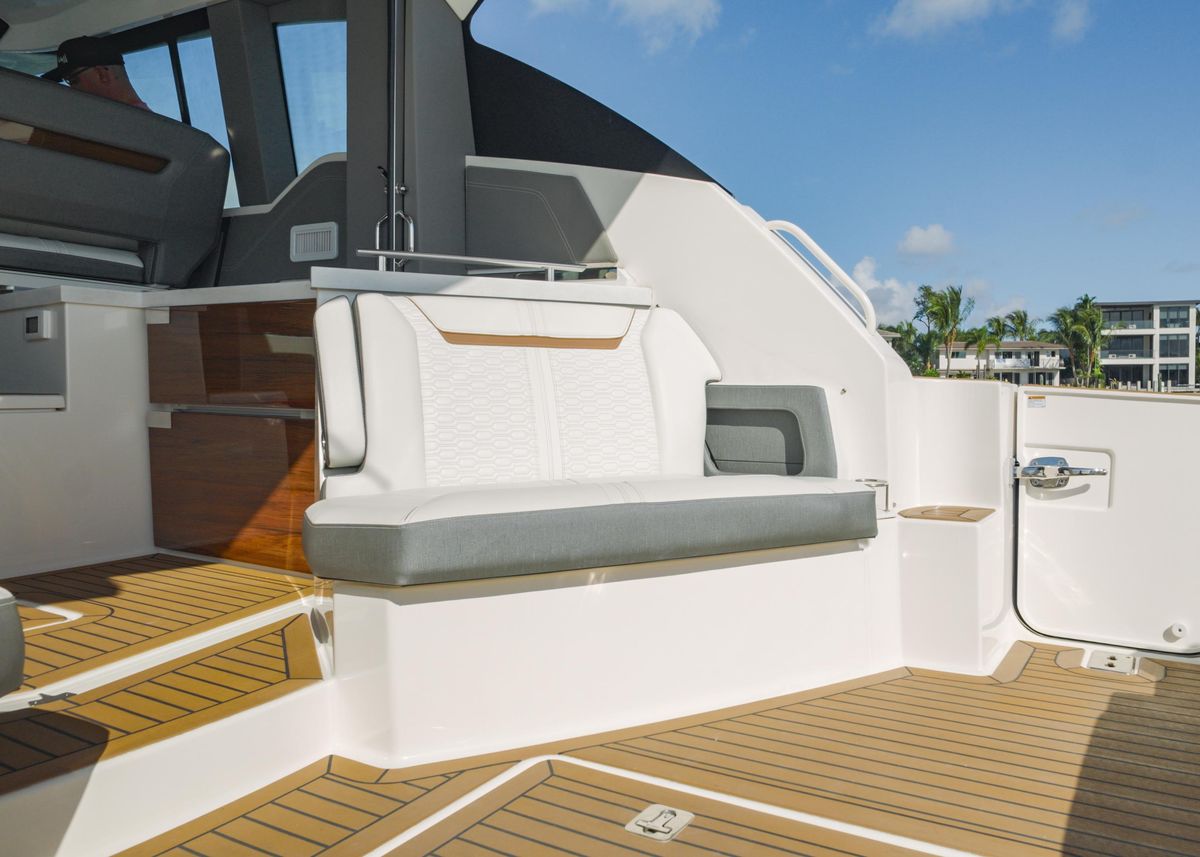 2021 Tiara Yachts 43 