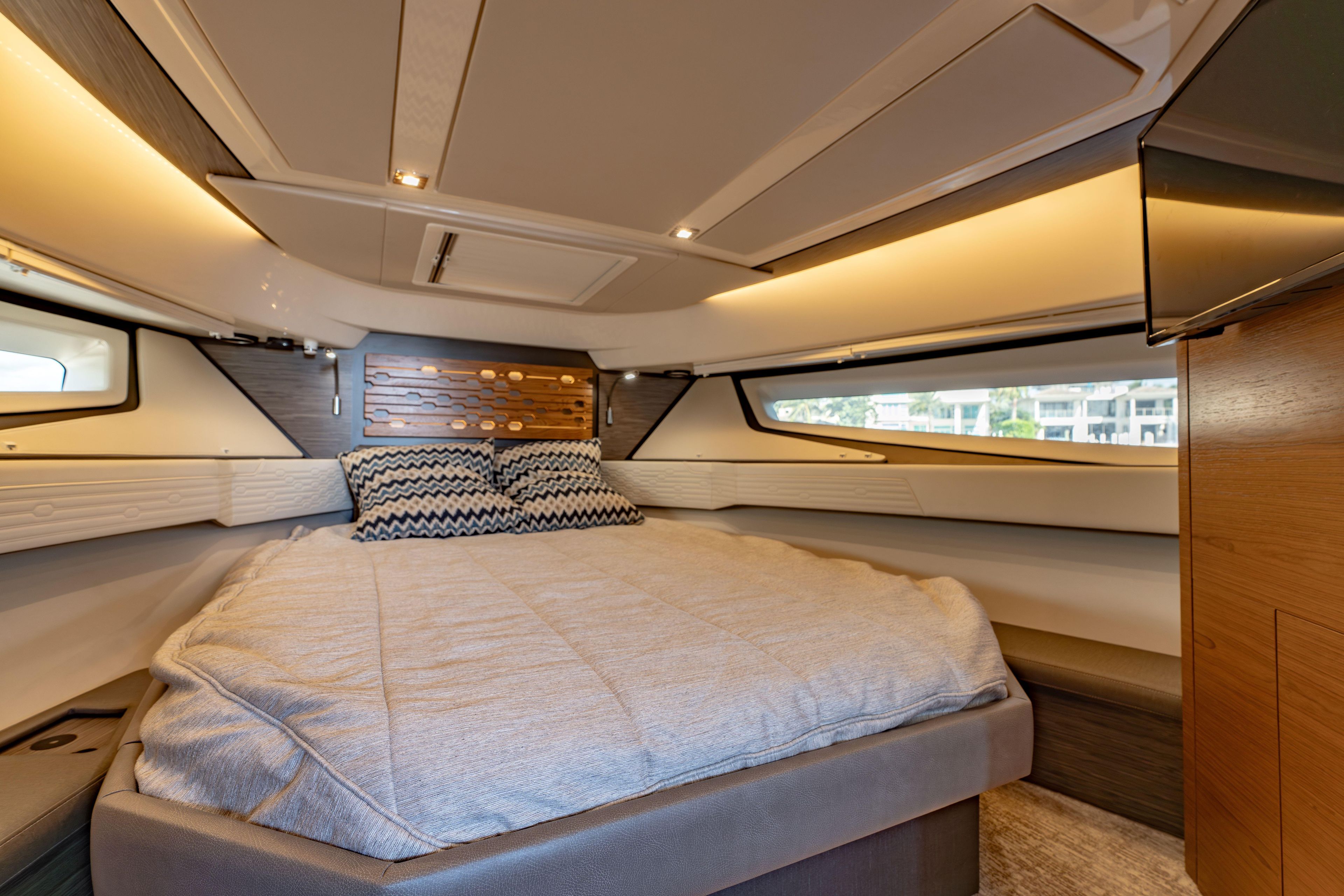 2021 Tiara Yachts 43 