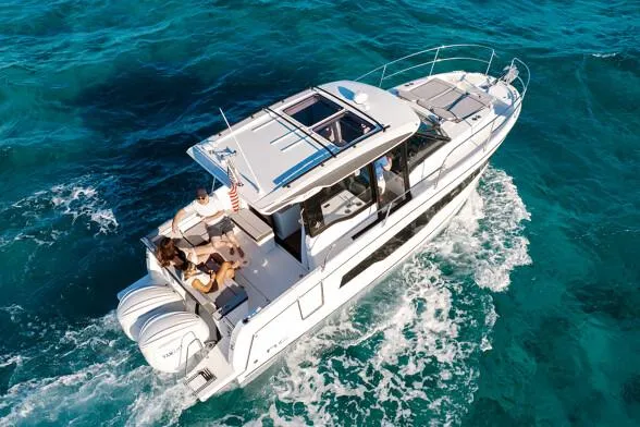  Yacht Photos Pics Manufacturer Provided Image