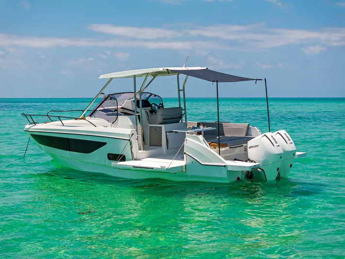  Yacht Photos Pics 2025 Beneteau Flyer 9 SUNdeck boat on turquoise water, featuring twin engines and sunshade.
