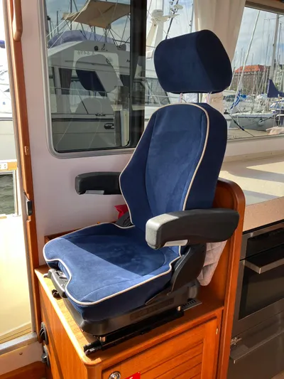  Yacht Photos Pics Captain's chair on 2016 Targa 44 CFC boat, featuring blue upholstery and adjustable armrests.