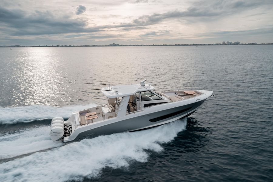 2020 Boston Whaler 420 Outrage