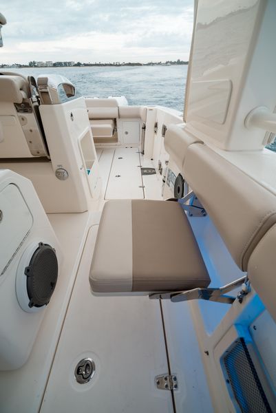 2020 Boston Whaler 420 Outrage