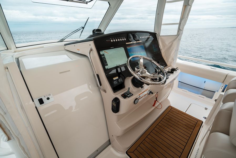 2020 Boston Whaler 420 Outrage