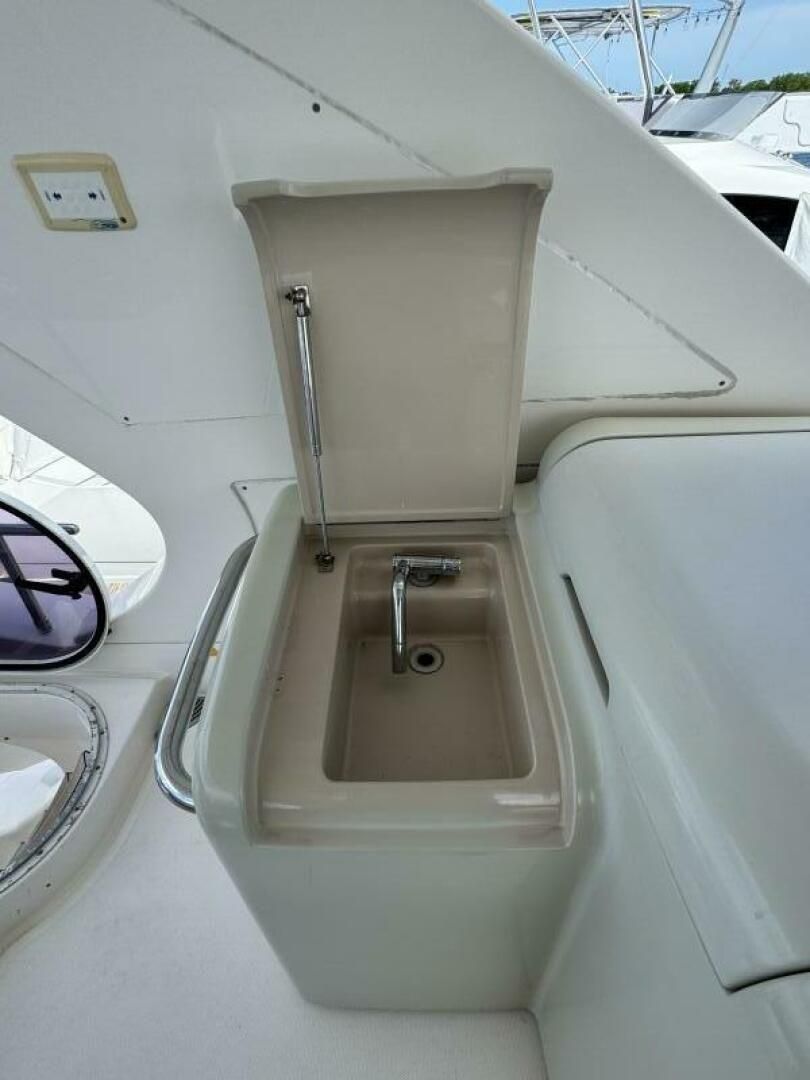 2012 Azimut 66 