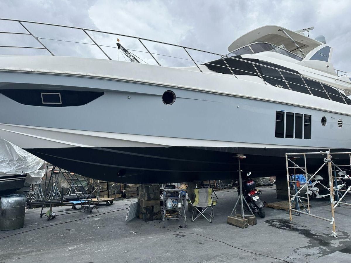 2012 Azimut 66 
