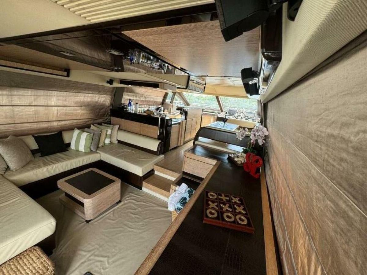 2012 Azimut 66 