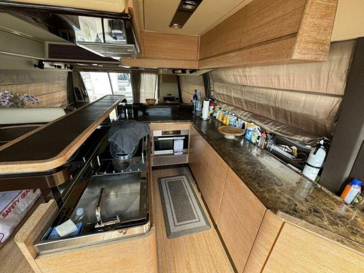 2012 Azimut 66 