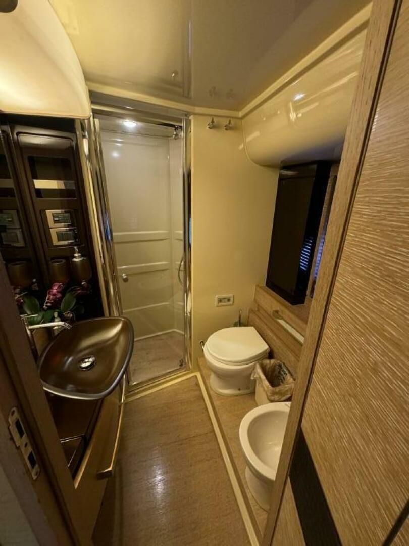 2012 Azimut 66 