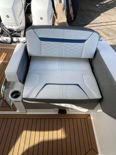  Yacht Photos Pics 2020 Tiara Yachts 34 Lx - Image 11