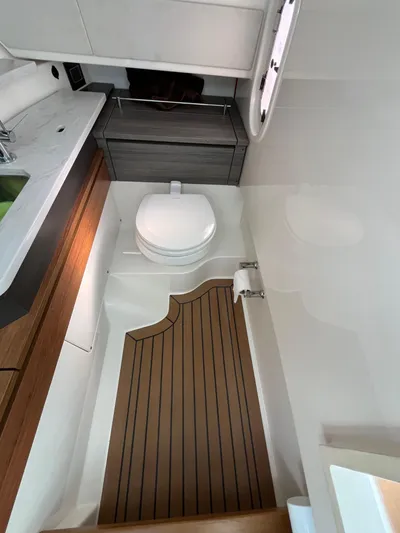  Yacht Photos Pics 2020 Tiara Yachts 34 Lx - Image 37