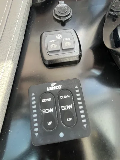  Yacht Photos Pics 2020 Tiara Yachts 34 Lx - Image 28