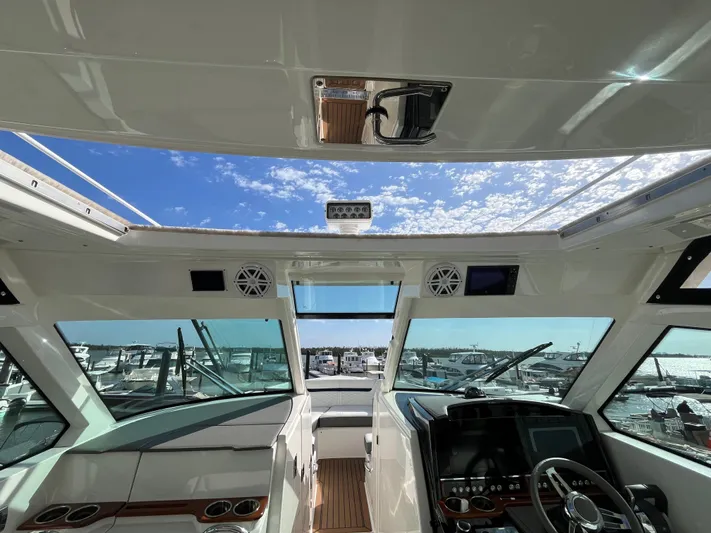  Yacht Photos Pics 2020 Tiara Yachts 34 Lx - Image 20