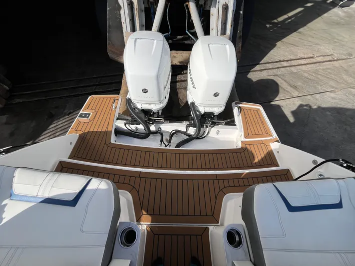  Yacht Photos Pics 2020 Tiara Yachts 34 Lx - Image 8