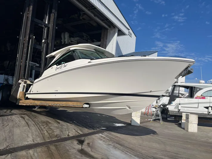  Yacht Photos Pics 2020 Tiara Yachts 34 Lx - Image 1