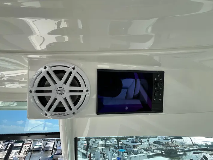  Yacht Photos Pics 2020 Tiara Yachts 34 Lx - Image 21