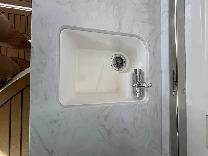  Yacht Photos Pics 2020 Tiara Yachts 34 Lx - Image 35