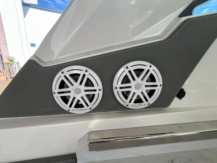  Yacht Photos Pics 2020 Tiara Yachts 34 Lx - Image 41