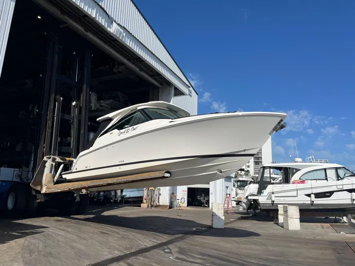  Yacht Photos Pics 2020 Tiara Yachts 34 Lx - Image 49