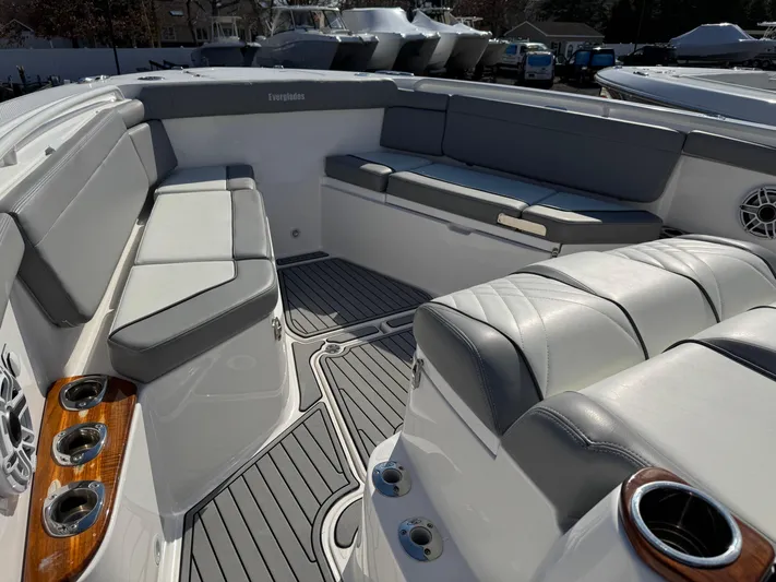  Yacht Photos Pics 2022 Everglades 395cc boat interior with gray seating and wood accents.