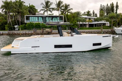 De Antonio Yachts D42 Open