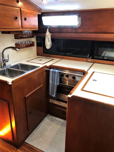 1979 Pearson 424 Sloop