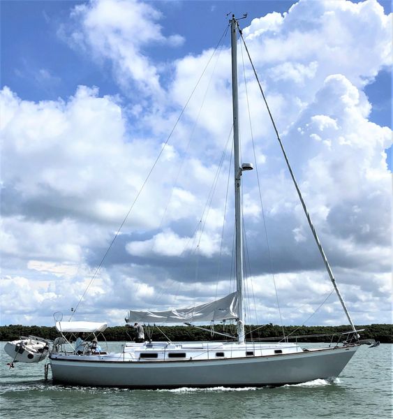 1979 Pearson 424 Sloop