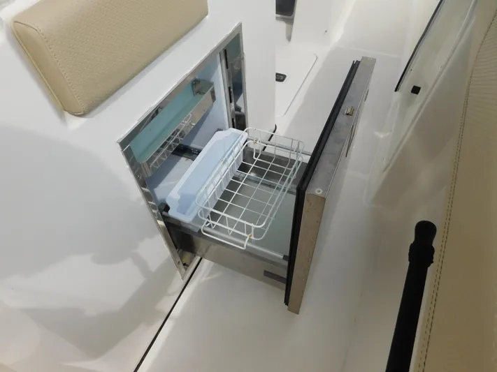 Diggin' It Yacht Photos Pics 