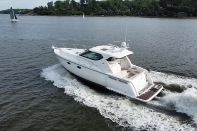 Tiara Yachts 4300 Sovran