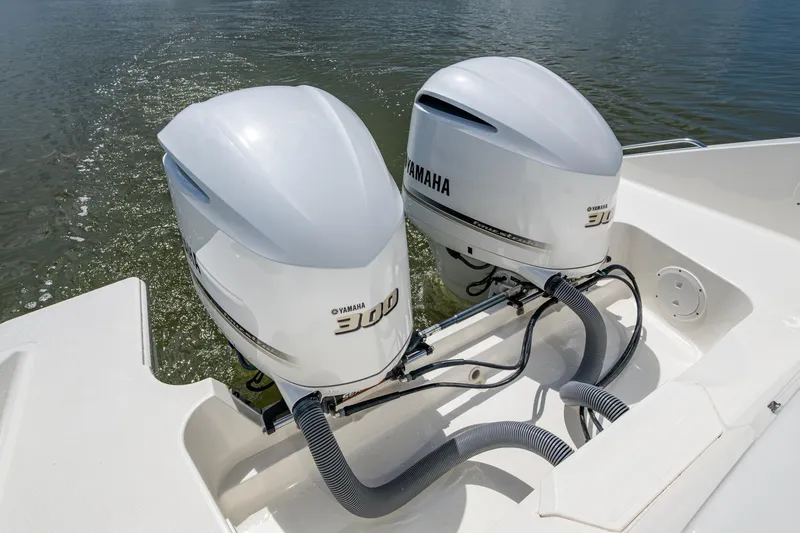  Yacht Photos Pics Twin Yamaha 300 outboard engines on a 2021 Pursuit DC 326 Dual Console boat.