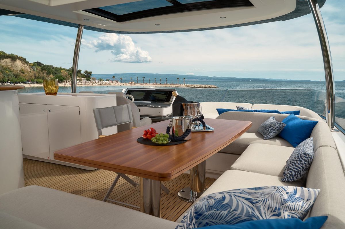 2022 Azimut 77 