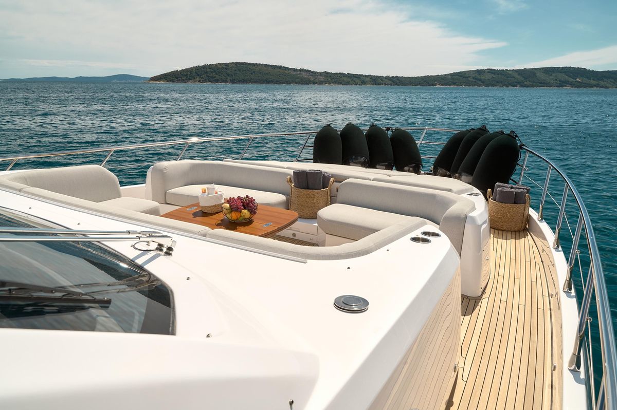 2022 Azimut 77 