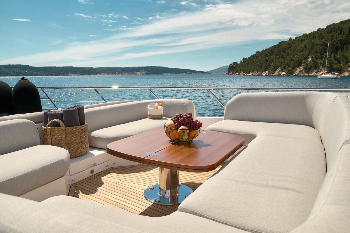 2022 Azimut 77 