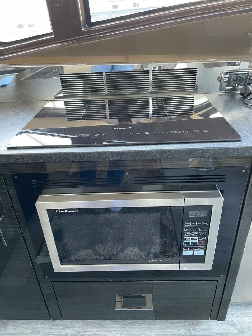 2013 Marquis 63 