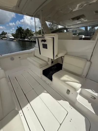 Shelly Anne Yacht Photos Pics Interior of 2000 Tiara Yachts 5200 Express, featuring white seating and open deck area.
