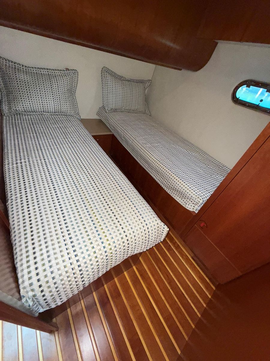 2000 Tiara Yachts 52 