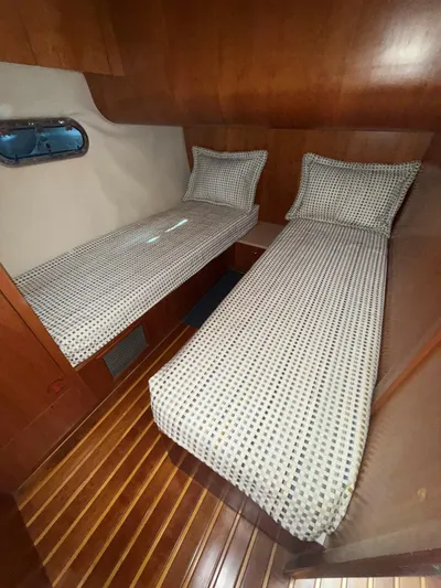 Shelly Anne Yacht Photos Pics Twin beds in the cabin of a 2000 Tiara Yachts 5200 Express.