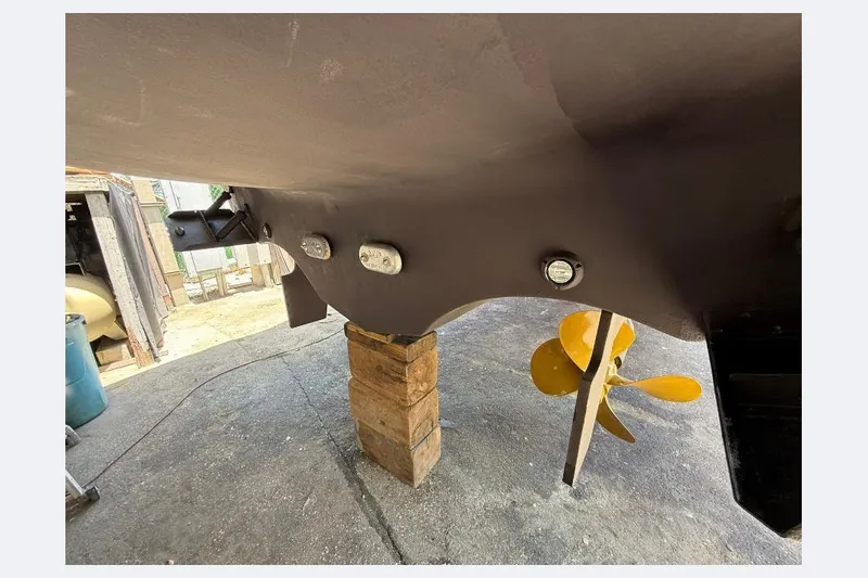Shelly Anne Yacht Photos Pics 2000 Tiara Yachts 5200 Express hull and propeller detail in a boatyard setting.