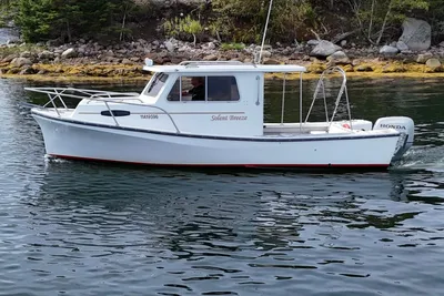 Magna Marine Pilot House Sport 25