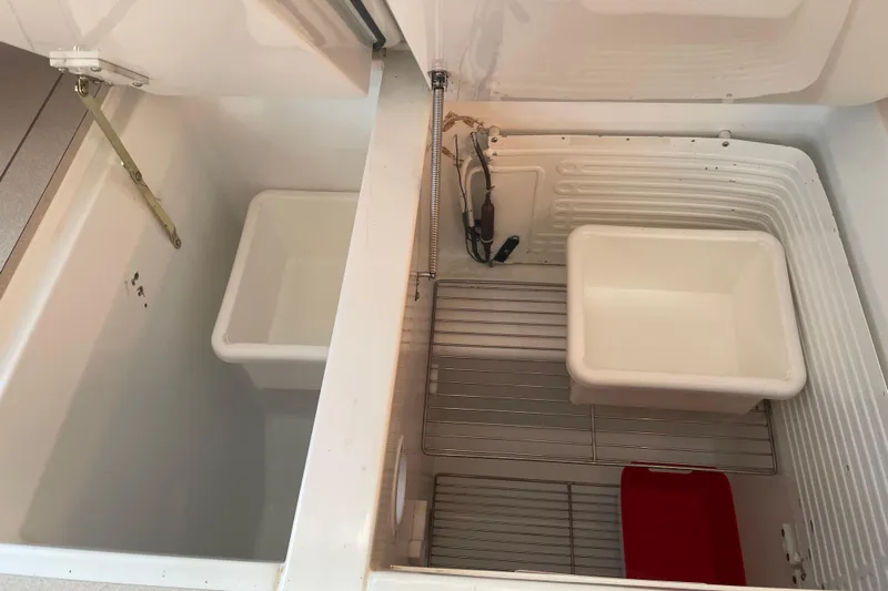 "dragonfly" Yacht Photos Pics Interior view of Jeanneau Sun Odyssey 43 DS 2003 yacht's storage compartments.