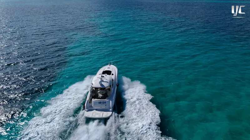  Yacht Photos Pics 2006 Sea Ray 52 Sundancer cruising on clear turquoise waters.