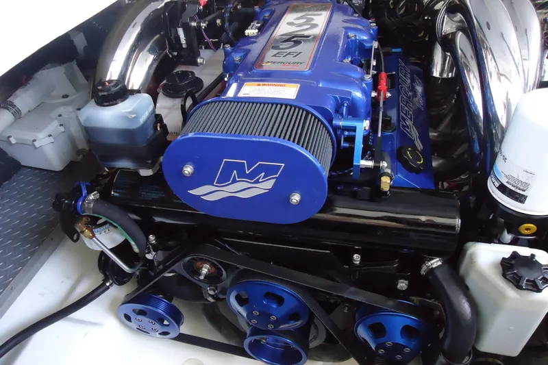  Yacht Photos Pics Engine of a 2007 Formula 400 Super Sport boat, featuring Mercury components.