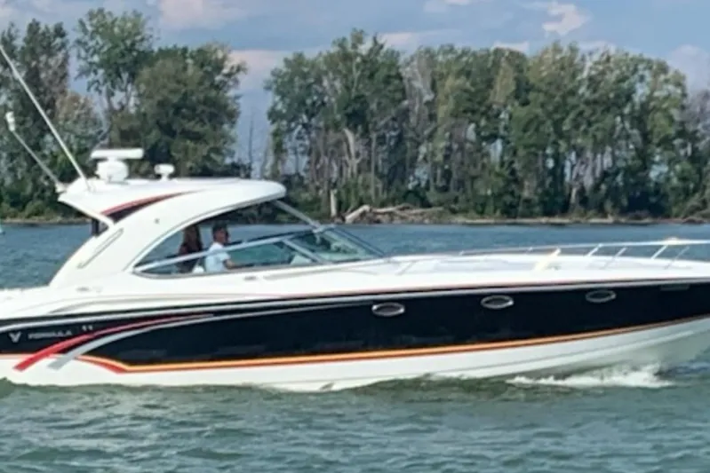 Yacht Photos Pics 2007 Formula 400 Super Sport boat cruising on a lake with trees in the background.