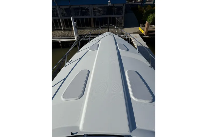  Yacht Photos Pics 2007 Formula 400 Super Sport boat deck view at dock.