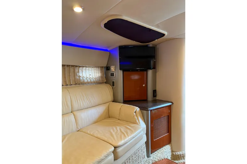  Yacht Photos Pics Luxurious interior of a 2007 Formula 400 Super Sport boat with leather seating.