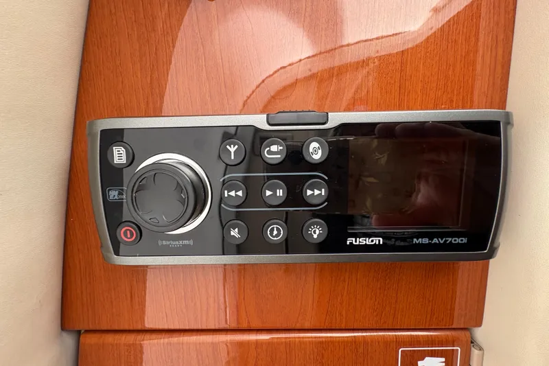  Yacht Photos Pics Fusion MS-AV700i stereo system on 2007 Formula 400 Super Sport boat.