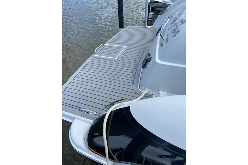  Yacht Photos Pics 2007 Formula 400 Super Sport boat with swim platform on water.